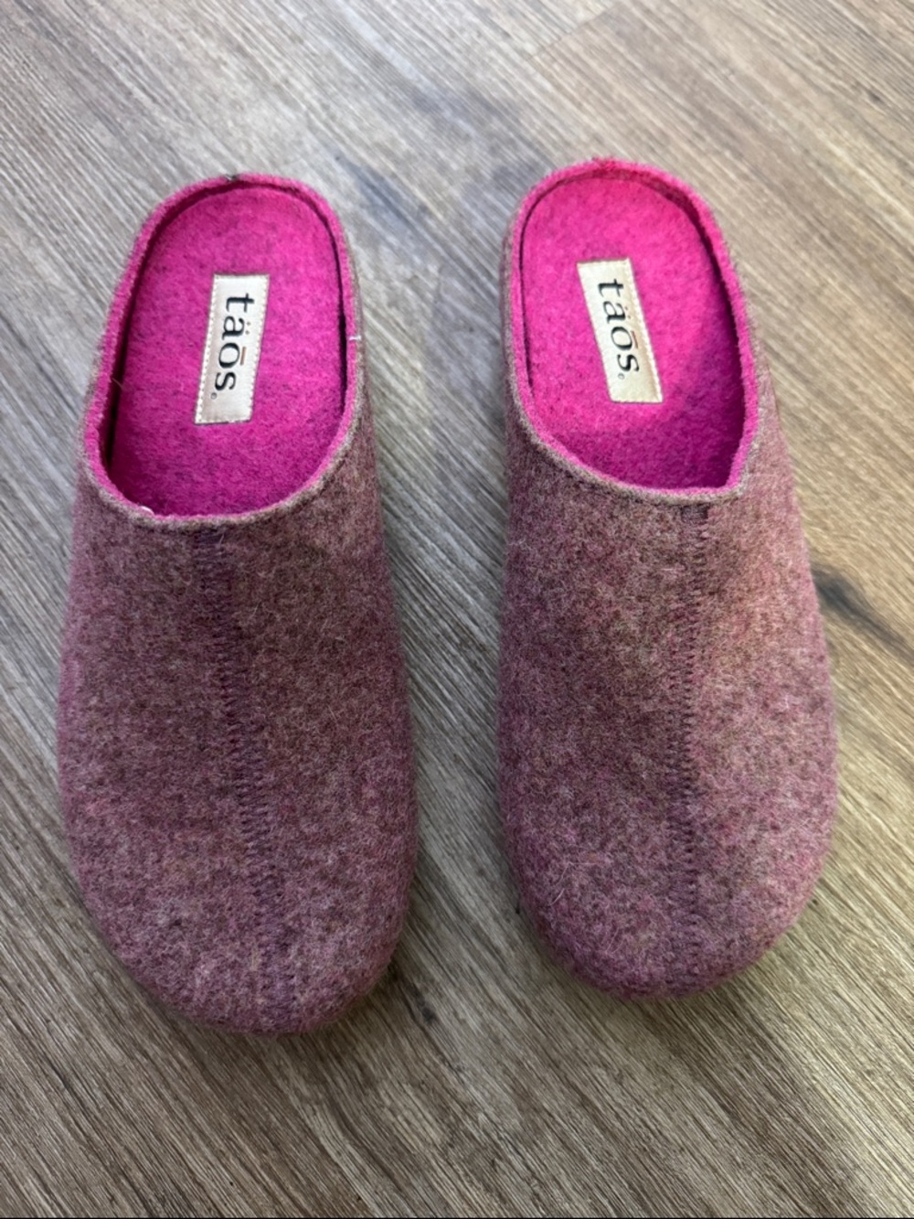 Taos Woollery is a cozy slip-on clog size - 38